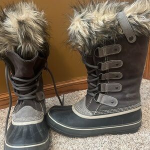 Sorrel Joan of arctic waterproof snow boots gray